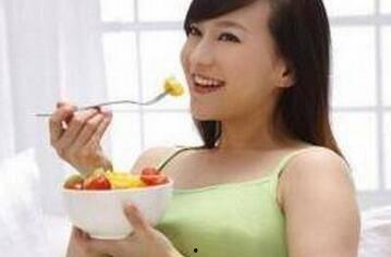 孕妇吃瓜搞笑视频,瓜果飘香，萌娃笑翻天