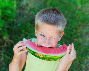 吃瓜群众笑疯,揭秘网络热梗背后的欢乐风暴