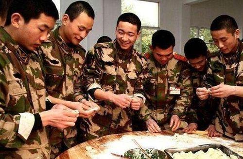 台湾军队吃瓜视频,军中生活趣味横生，网友热议