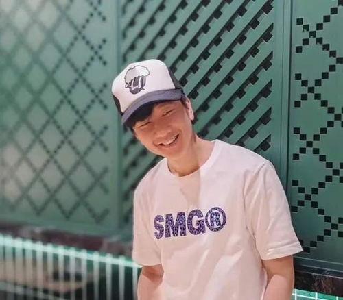 吃瓜林俊杰图片,太可爱了！