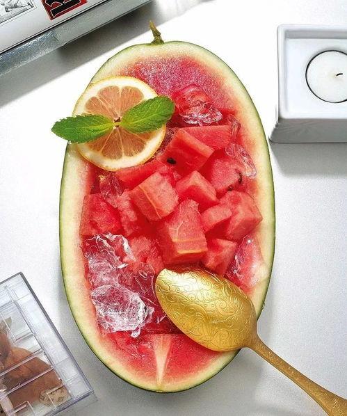 下午吃瓜吐舌视频,吐舌瞬间，笑点满满