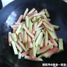 粘酱吃的瓜,传统美食的味蕾之旅