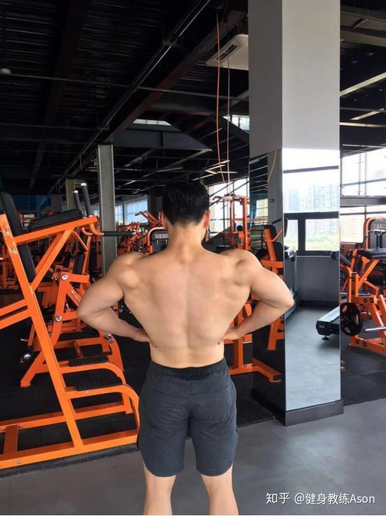 杨同学健身吃瓜,瓜果相伴，健康生活新风尚