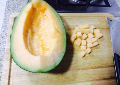 吃哈密瓜把喉咙吃坏了,喉咙不适成遗憾