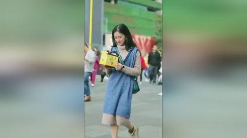 月亮姐街吃瓜,揭秘娱乐圈最新热点