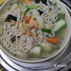 煮鱼面交吃瓜的英语,Exploring the Fusion of Sizzling Fish Noodles and Gossipy Delights